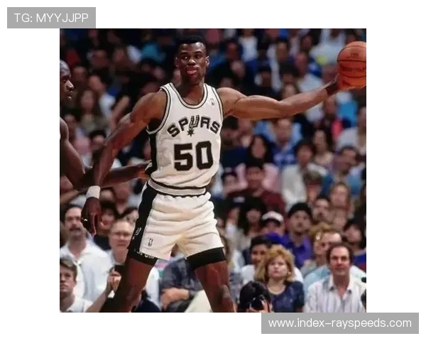 罗宾逊谈10次助攻秘诀：现代边卫需具备全场覆盖能力